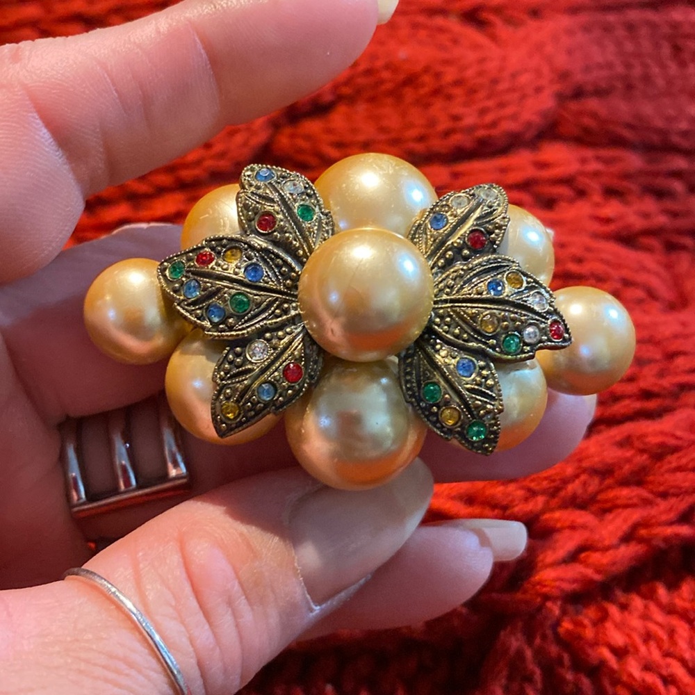 Very Vintage Brooch-1940s